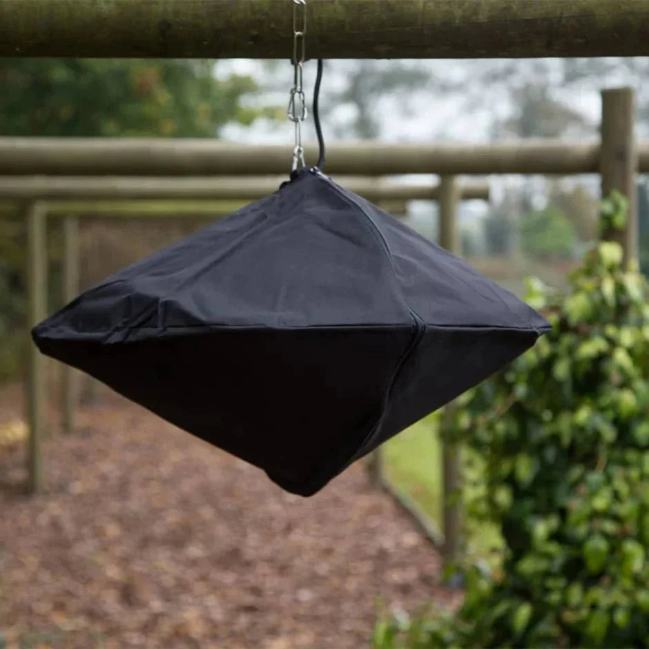 sfeervolle overkapping met Sunred grijze hoes van slijtvast polyester voor hangende Gemma terrasverwarmer